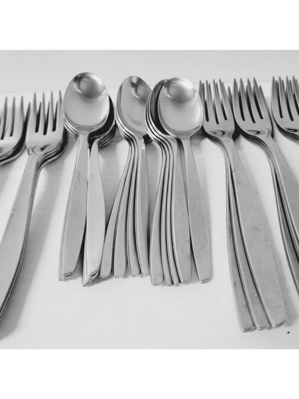 Insico Scope 50 PC Mid Century Modern Stainless Flatware Retro Twist Handles